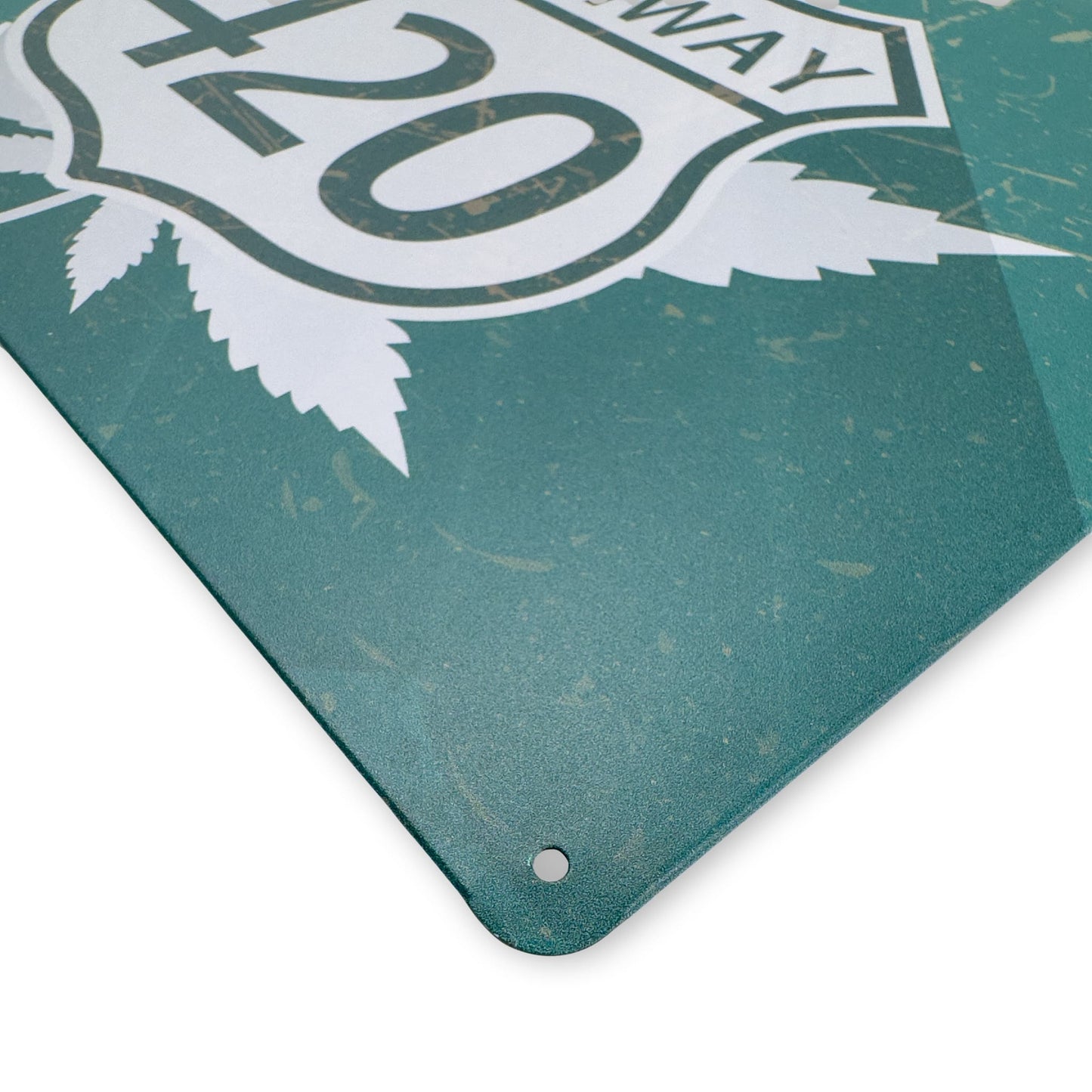 Detailaufnahme Highway 420 Blechschild mit abgerundeten Ecken und Bohrloch zur Befestigung