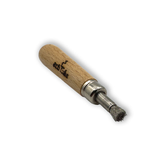 Detailansicht der Metallborsten der Siebbürste